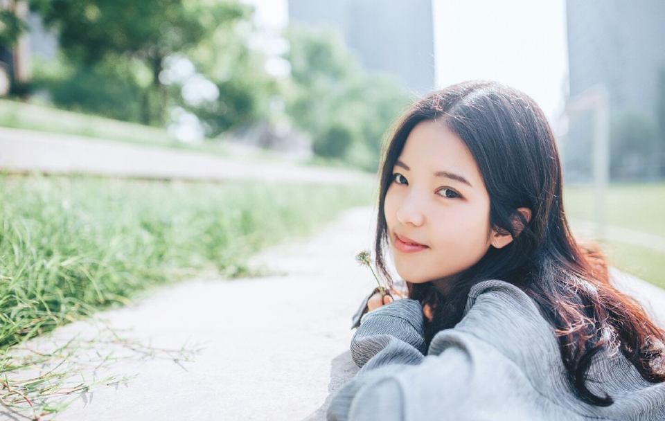 “你们也尽快离折翼天使资源社区，莫要让人生疑，待会儿我送二位出府，另外，告诉孝直一声，在刘璝离开成都之前，将他妻子扣住，免得刘璝一怒之下杀人，让这份仇怨弄大，也可以作为后手。”孟达看了两人一眼，真不知道法正从哪里招来这种奇人异事的。